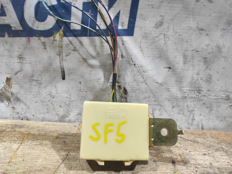 Блок управления замка зажигания Subaru Forester SF5 EJ201 (б/у)