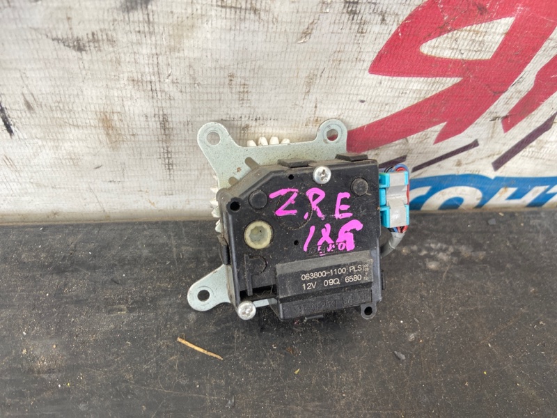 Сервопривод заслонок печки Toyota Auris ZRE186 2ZR-FAE (б/у)
