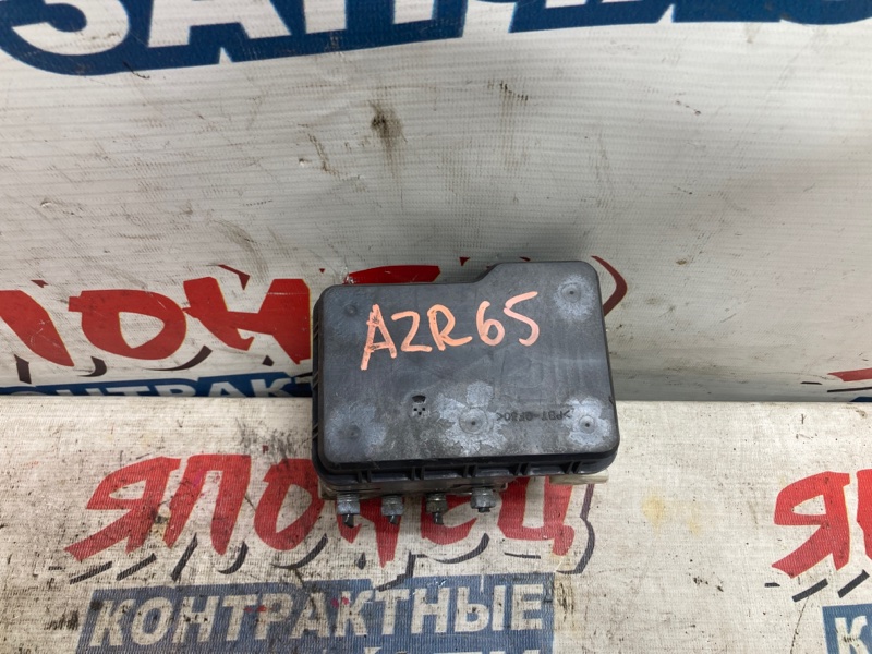 Блок abs Toyota Voxy AZR65 1AZ-FSE (б/у)