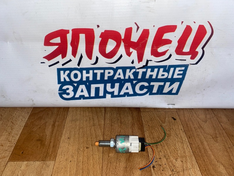 Концевик под педаль тормоза Toyota Prius NHW20 1NZ-FXE (б/у)