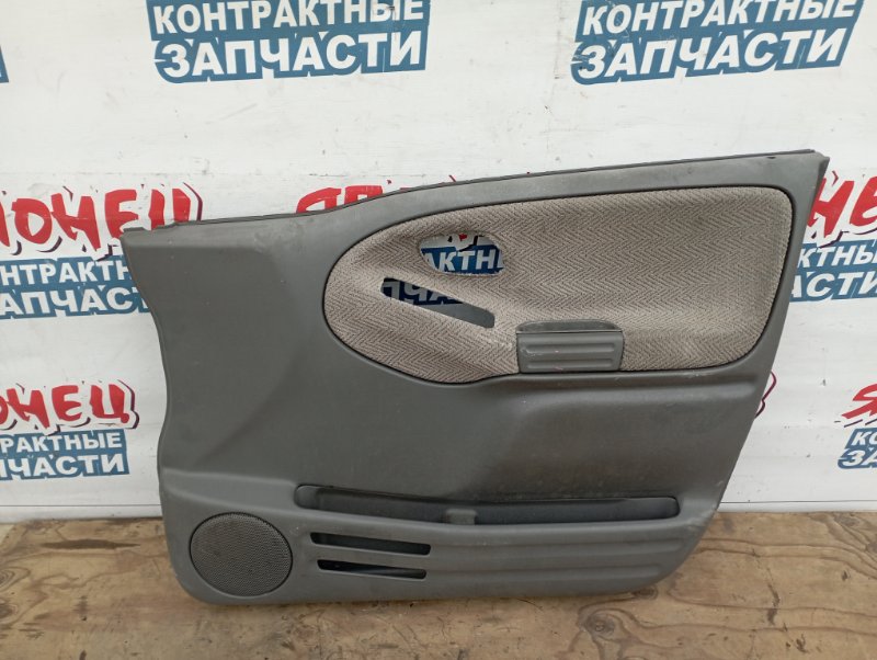 Обшивка двери Suzuki Escudo TD52W J20A передняя правая (б/у)