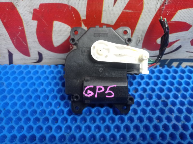 Сервопривод заслонок печки Honda Fit GP5 LEB (б/у)