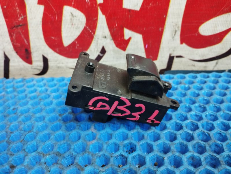 Кнопка стеклоподъемника Honda Freed GB3 L15A задняя (б/у)