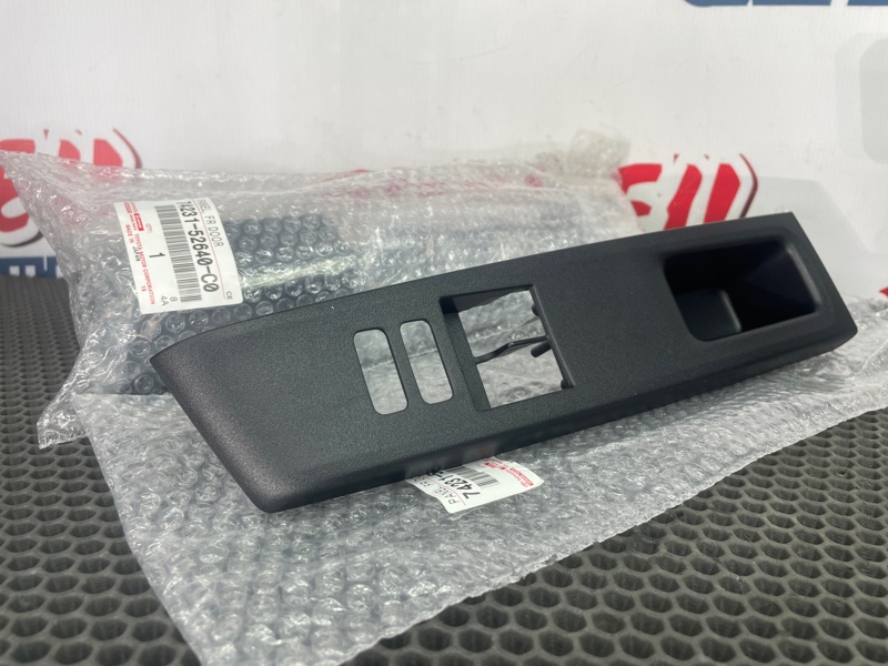 Накладка блока управления стеклоподъемниками Toyota Vitz KSP130 1KR-FE передняя правая