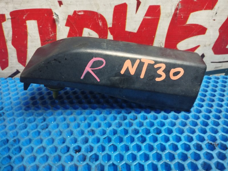 Заглушка рейлинга Nissan Xtrail NT30 QR20DE задняя правая (б/у)