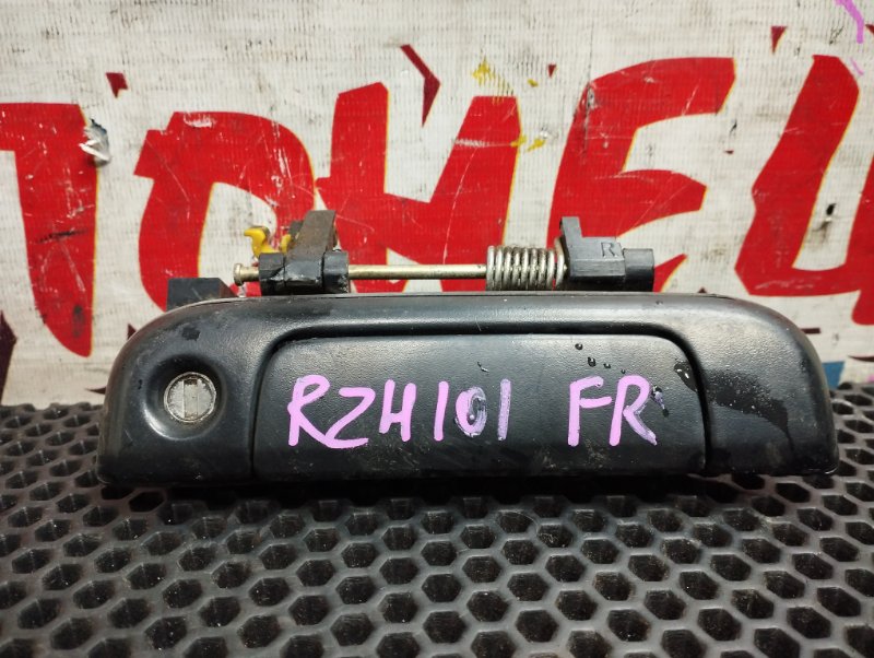 Ручка двери внешняя Toyota Hiace RZH101 2RZ-E передняя правая (б/у)
