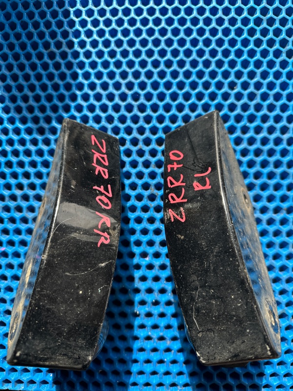 Накладка на крыло Toyota Voxy ZRR70 3ZR-FAE задняя (б/у)