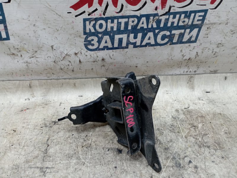 Подушка двигателя Toyota Ractis SCP100 2SZ-FE левая (б/у)