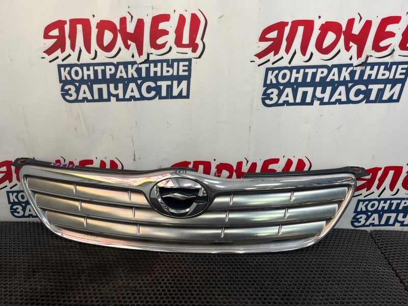 Решетка радиатора Toyota Corolla NZE121 1NZ-FE 2003 (б/у)