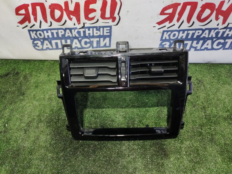 Консоль магнитофона Toyota Ractis NCP120 1NZ-FE (б/у)