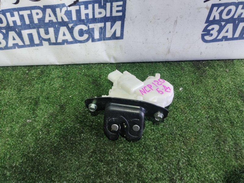 Замок багажника Toyota Ractis NCP120 1NZ-FE (б/у)