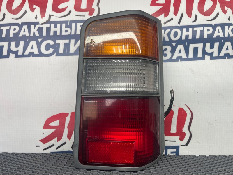 Стоп-сигнал Mitsubishi Delica P25W 4D56 правый (б/у)