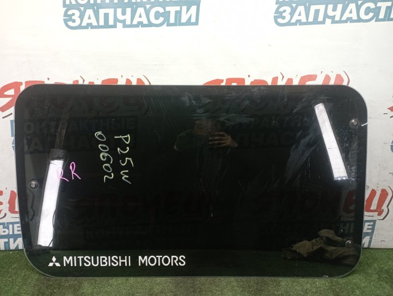 Стекло боковое Mitsubishi Delica P25W 4D56T заднее правое (б/у)