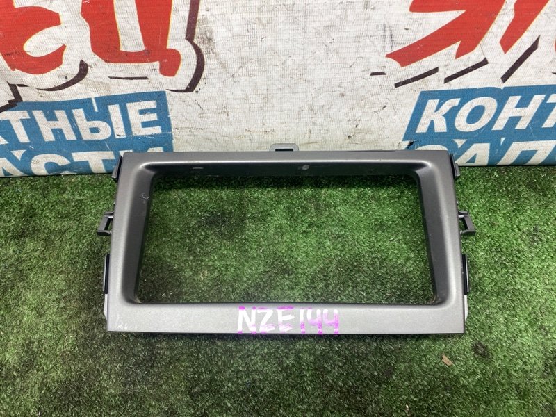 Консоль магнитофона Toyota Corolla Fielder NZE144 1NZ-FE (б/у)