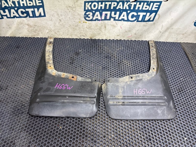 Брызговик Mitsubishi Pajero Io H66W 4G93 передний (б/у)