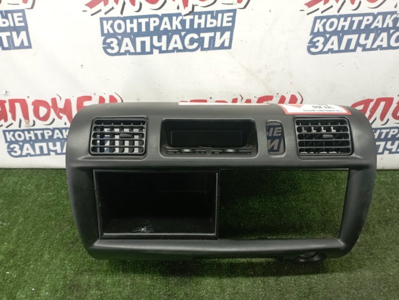 Консоль магнитофона Nissan Vanette SKP2M L8 (б/у)