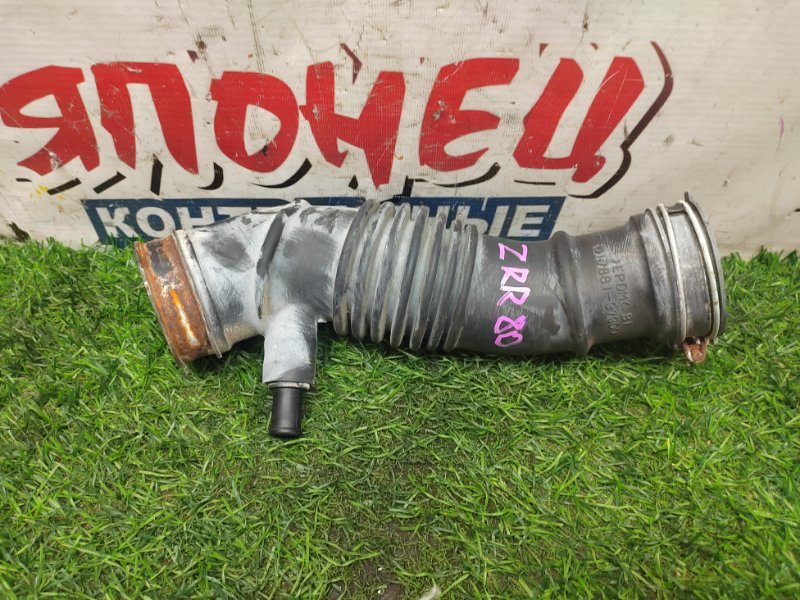 Патрубок воздушного фильтра Toyota Voxy ZRR80 3ZR-FAE (б/у)