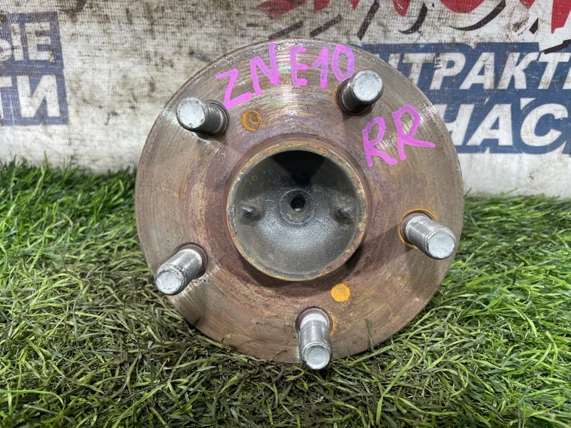 Ступица Toyota Wish ZNE10 1ZZ-FE задняя (б/у)