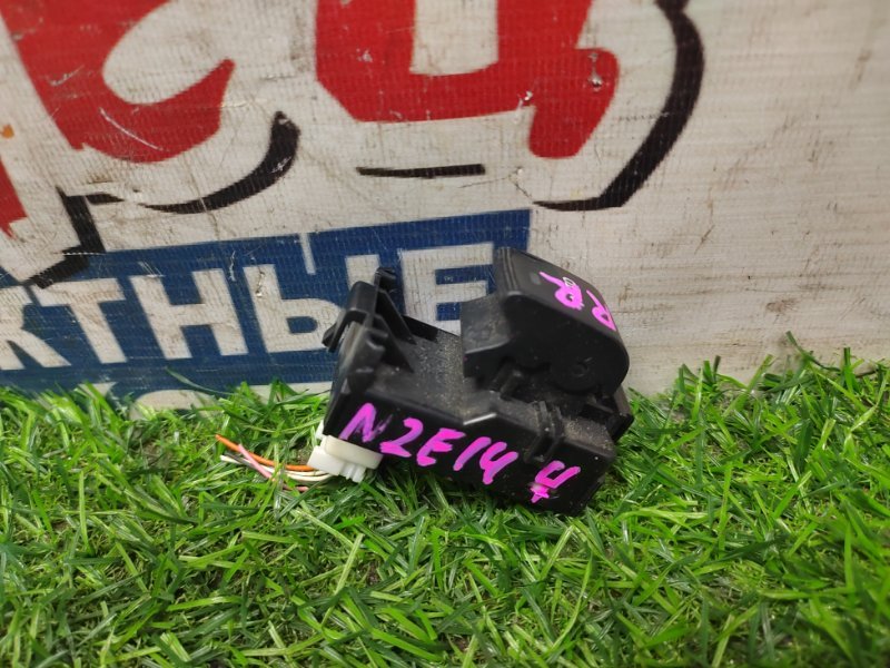 Кнопка стеклоподъемника Toyota Corolla  Fielder NZE144 1NZ-FE задняя (б/у)