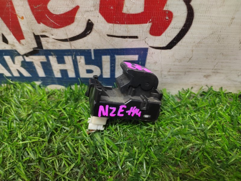 Кнопка стеклоподъемника Toyota Corolla  Fielder NZE144 1NZ-FE задняя (б/у)