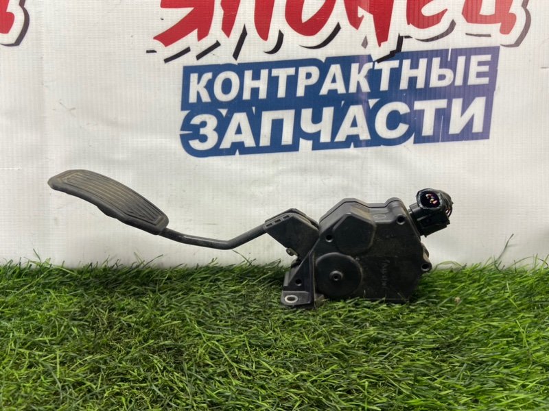 Педаль газа Toyota Wish ZGE25 2ZR-FAE (б/у)