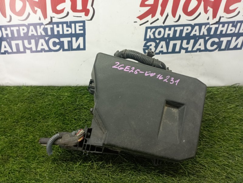 Блок предохранителей под капот Toyota Wish ZGE25 2ZR-FAE (б/у)