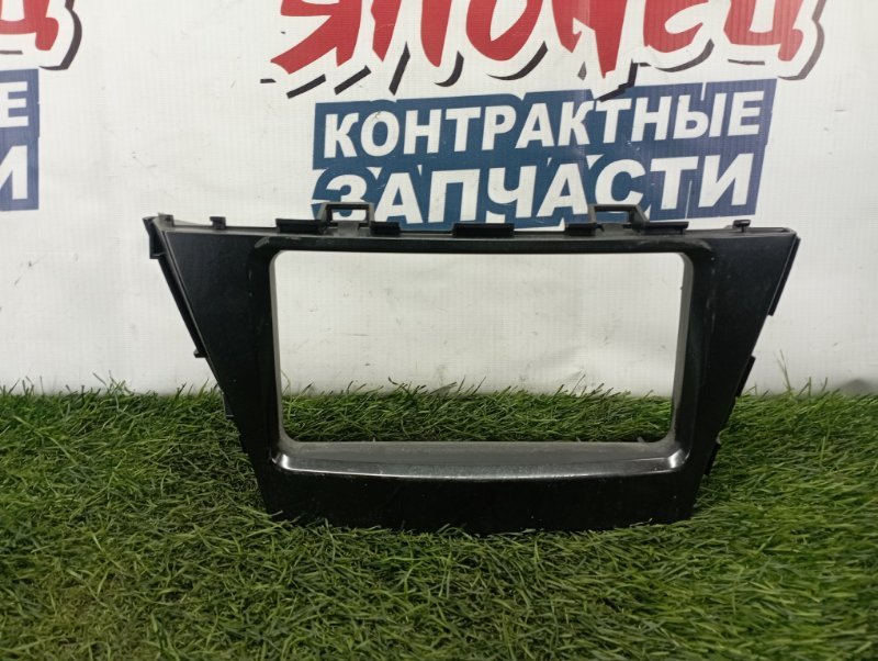 Консоль магнитофона Toyota Prius Alpha ZVW41 2ZR-FXE (б/у)