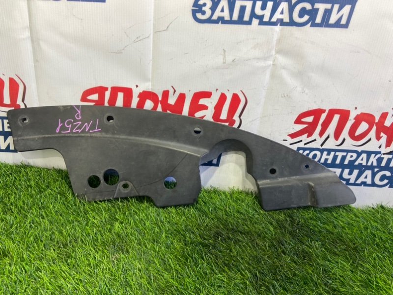 Накладка на рамку радиатора Nissan Murano TNZ51 QR25DE правая (б/у)