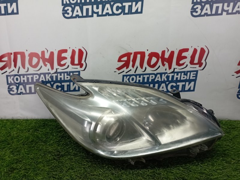 Фара Toyota Prius ZVW30 2ZR-FXE передняя правая (б/у)