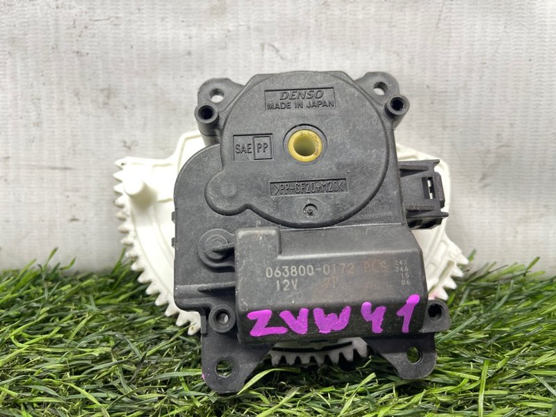 Сервопривод заслонок печки Toyota Prius Alpha ZVW41 2ZR-FXE (б/у)