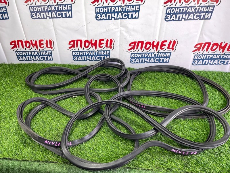 Уплотнитель двери Toyota Mark Ii Qualis MCV21 2MZ-FE (б/у)