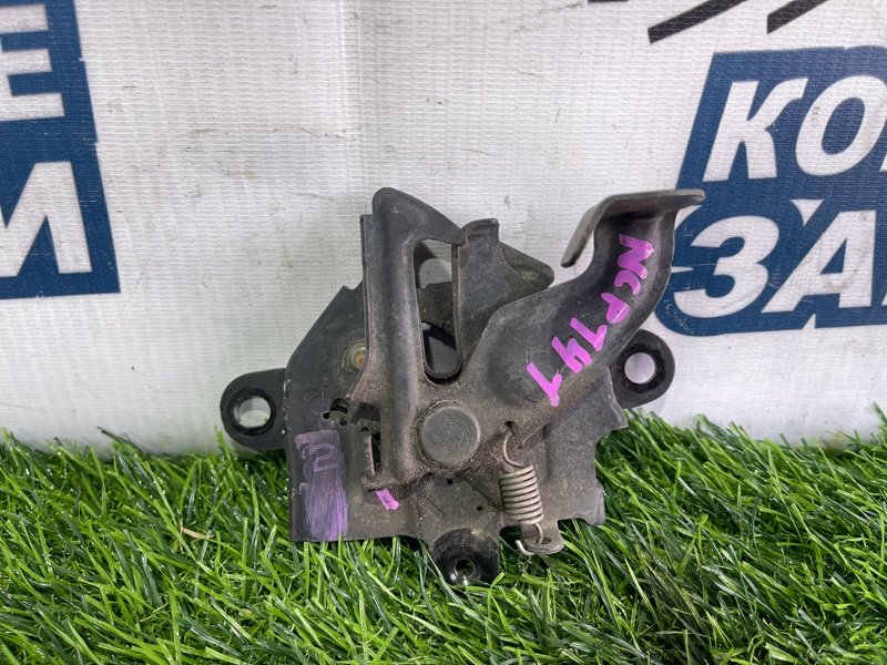 Замок капота Toyota Porte NCP141 1NZ-FE (б/у)