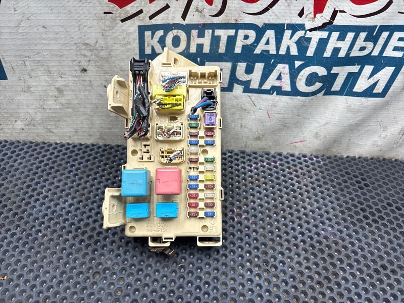 Блок предохранителей салона Toyota Wish ZNE14 1ZZ-FE (б/у)