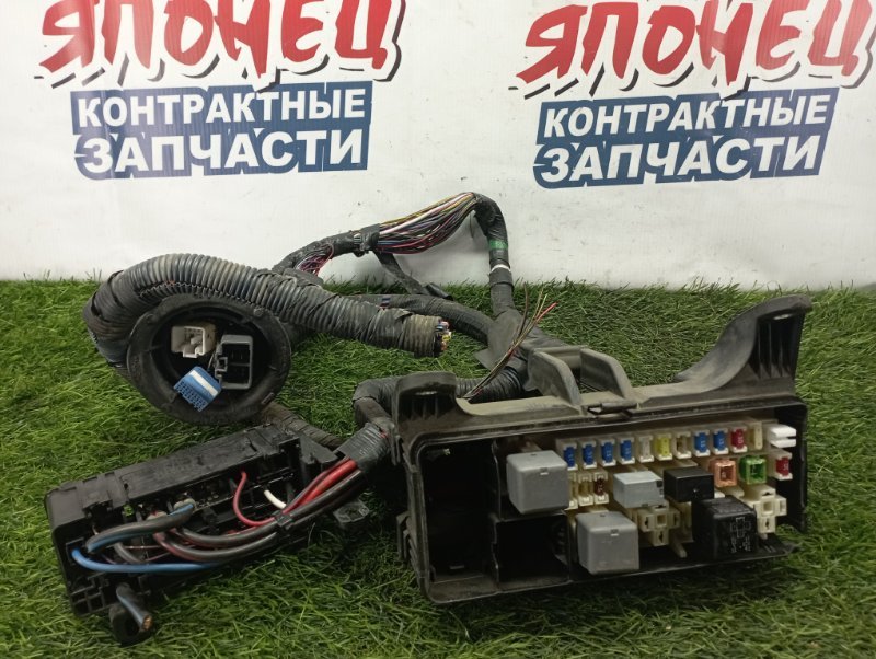 Блок предохранителей под капот Toyota Alphard ANH15 2AZ-FE (б/у)