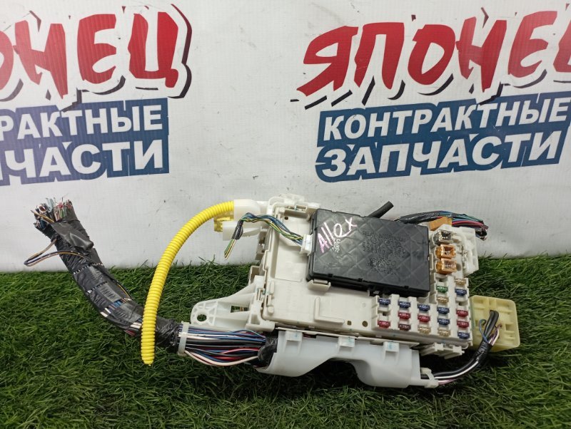 Блок предохранителей салона Toyota Allex NZE121 1NZ-FE (б/у)