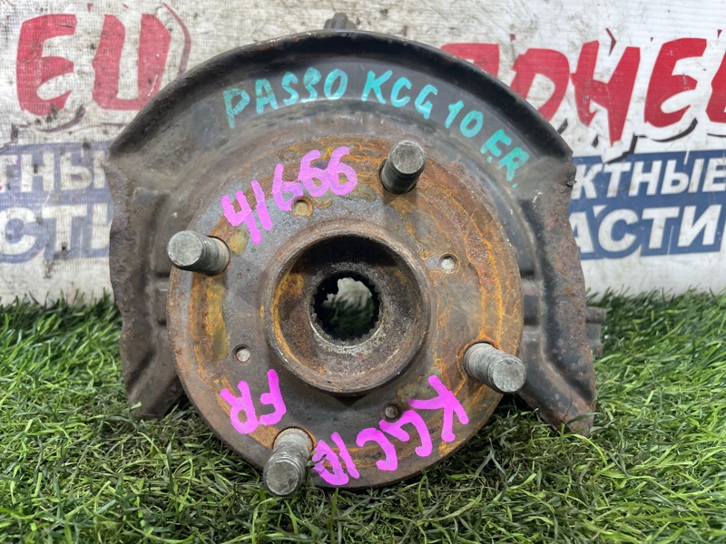 Ступица Toyota Passo KGC10 1KR-FE передняя правая (б/у)