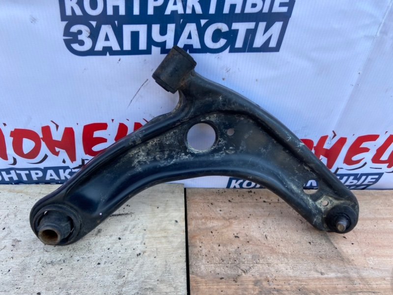 Рычаг нижний Toyota Vitz KSP130 1KR-FE передний правый (б/у)