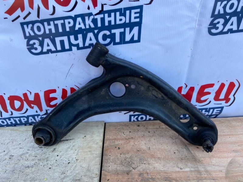Рычаг нижний Toyota Vitz KSP130 1KR-FE передний правый (б/у)