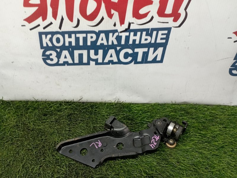 Ролик раздвижной двери Nissan Serena TC24 QR20DE задний левый (б/у)