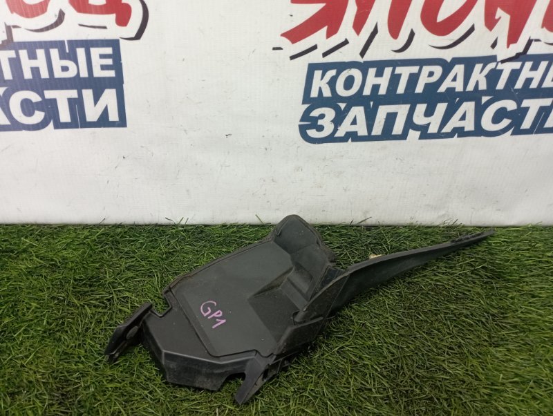 Уголок решетки под дворники Honda Fit GP1 LDA передний правый (б/у)