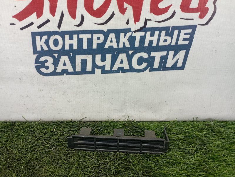 Крышка салонного фильтра Toyota Passo KGC10 1KR-FE (б/у)