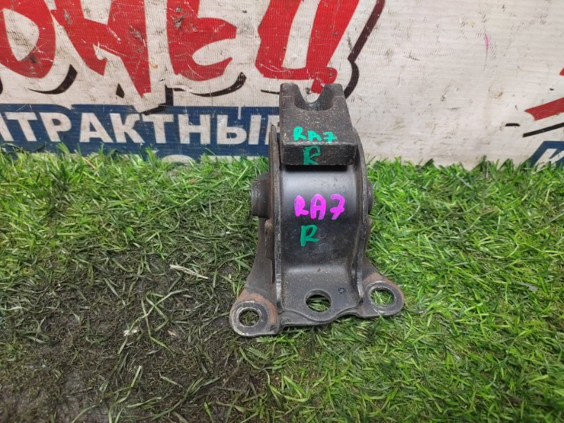 Подушка двигателя Honda Odyssey RA7 F23A правая (б/у)