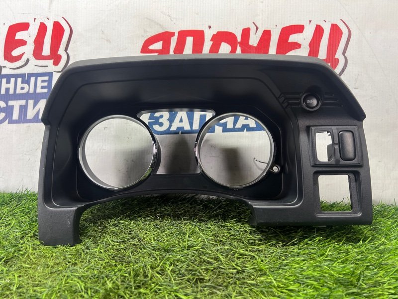 Консоль панели приборов Mitsubishi Delica D:5 CV5W 4B12 (б/у)