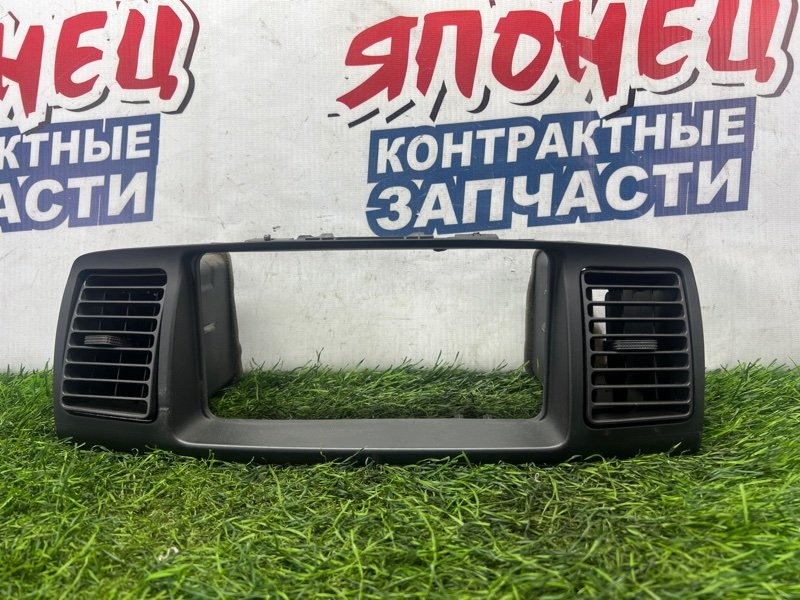 Консоль магнитофона Toyota Corolla Runx NZE121 1NZ-FE (б/у)