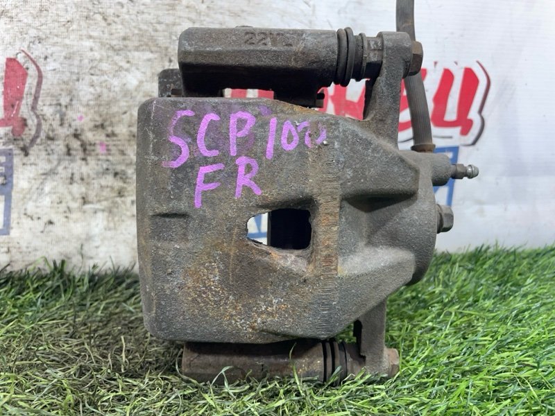 Суппорт Toyota Ractis SCP100 2SZ-FE передний правый (б/у)