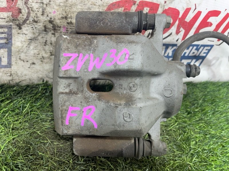 Суппорт Toyota Prius ZVW30 2ZR-FXE передний правый (б/у)