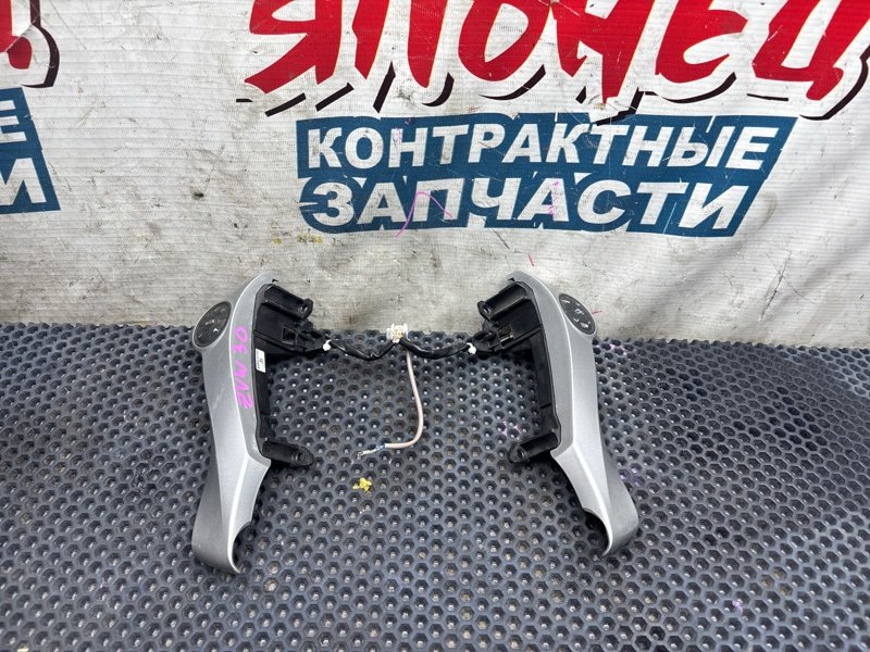 Кнопки управления мультимедиа на руль Toyota Prius ZVW30 2ZR-FXE (б/у)