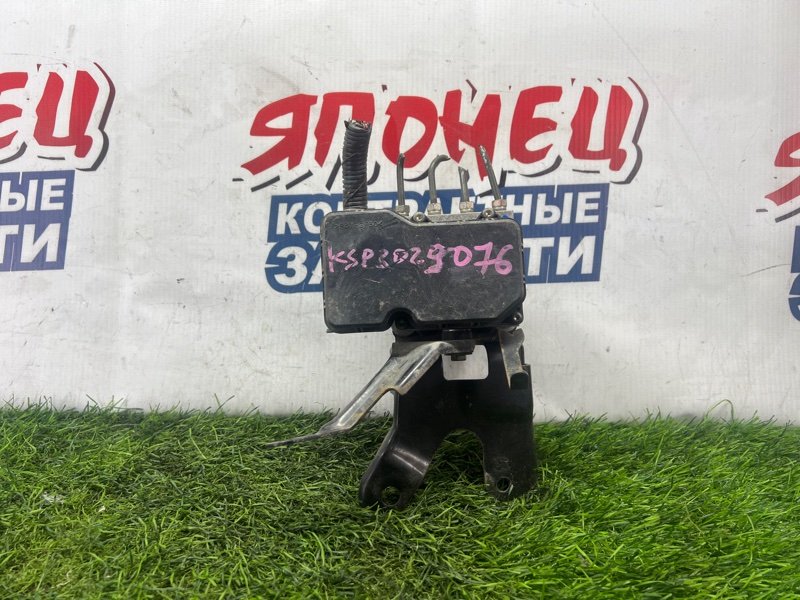 Блок abs Toyota Vitz KSP130 1KR-FE (б/у)