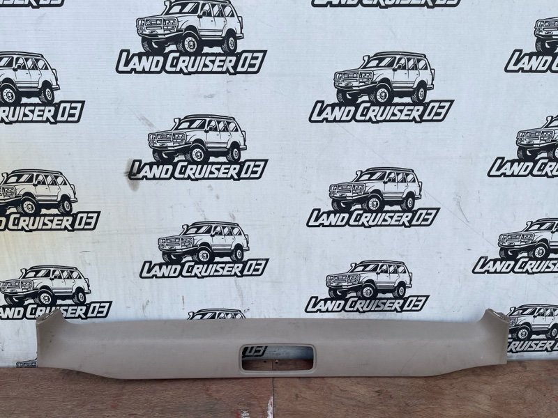 Обшивка двери багажника Toyota Land Cruiser UZJ100 2UZ-FE (б/у)