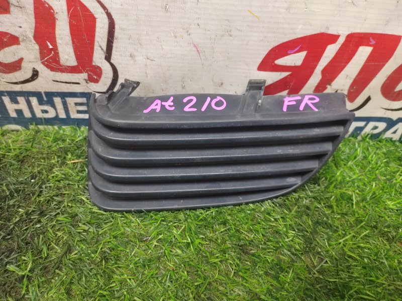 Заглушка бампера Toyota Carina AT211 7A-FE передняя правая (б/у)